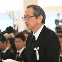 水俣病犠牲者慰霊式で祈りの言葉を述べる山田敬三・チッソ社長＝熊本県水俣市で2026年5月1日午後2時48分、矢頭智剛撮影