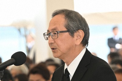 水俣病犠牲者慰霊式で祈りの言葉を述べる山田敬三・チッソ社長＝熊本県水俣市で2026年5月1日午後2時48分、矢頭智剛撮影