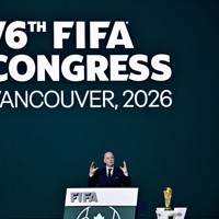 国際サッカー連盟（FIFA）の総会で演説するインファンティノ会長＝カナダで2026年4月30日、ロイター