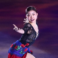 アイスショー「ブルーム・オン・アイス」で演技する千葉百音＝兵庫県尼崎市の尼崎スポーツの森で2026年5月1日、前田梨里子撮影