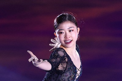 アイスショー「ブルーム・オン・アイス」で演技する千葉百音＝兵庫県尼崎市の尼崎スポーツの森で2026年5月1日、前田梨里子撮影