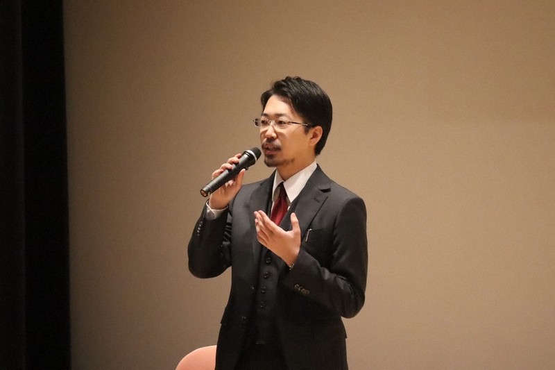 埼玉県の川口市立高校で講演する藤井健人さん＝同校提供