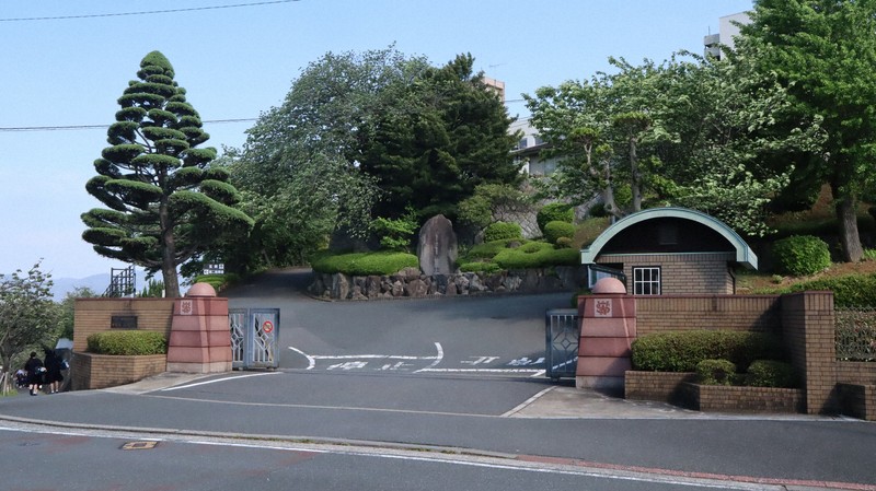 2027年度以降の中学校の生徒募集を停止した西南女学院中学校・高校＝北九州市小倉北区上到津で2026年5月1日午後4時2分、谷由美子撮影