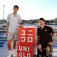 次世代のテニス選手にエールを送る日本テニス界をリードしてきた錦織圭選手（左）と国枝慎吾さん＝米フロリダ州で2025年12月14日、松崎進撮影