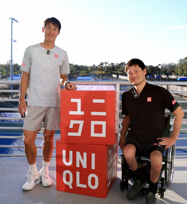 次世代のテニス選手にエールを送る日本テニス界をリードしてきた錦織圭選手（左）と国枝慎吾さん＝米フロリダ州で2025年12月14日、松崎進撮影