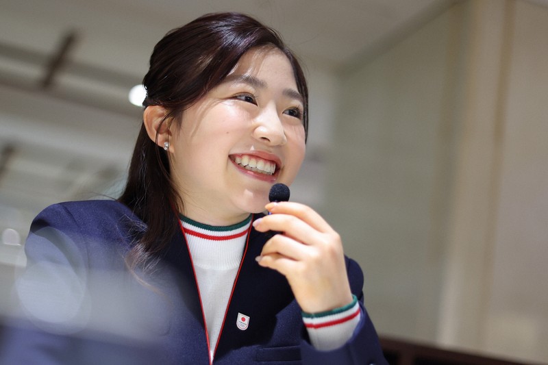 ポッドキャストの収録で笑顔を見せるフィギュアスケートの千葉百音選手＝東京都港区で2026年4月22日、中川祐一撮影