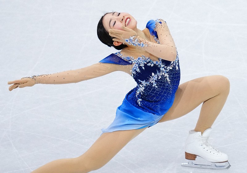 女子フリーで演技する千葉百音＝ミラノ・アイススケートアリーナで2026年2月19日、貝塚太一撮影