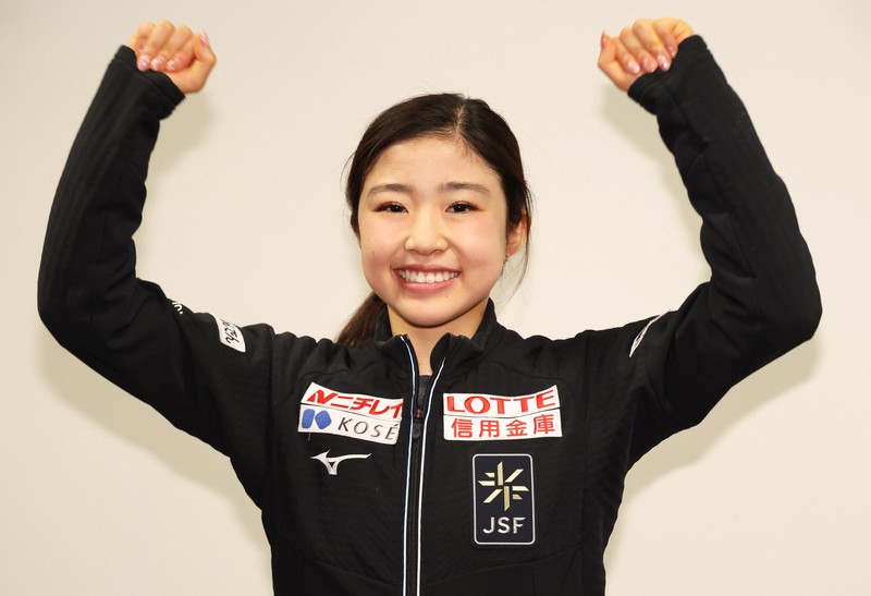 女子フリーから一夜明け、ポーズを取る千葉百音＝プラハ・O2アリーナで2026年3月28日、滝川大貴撮影