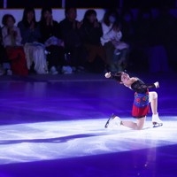 アイスショー「ブルーム・オン・アイス」で演技する千葉百音＝兵庫県尼崎市の尼崎スポーツの森で2026年5月1日、前田梨里子撮影