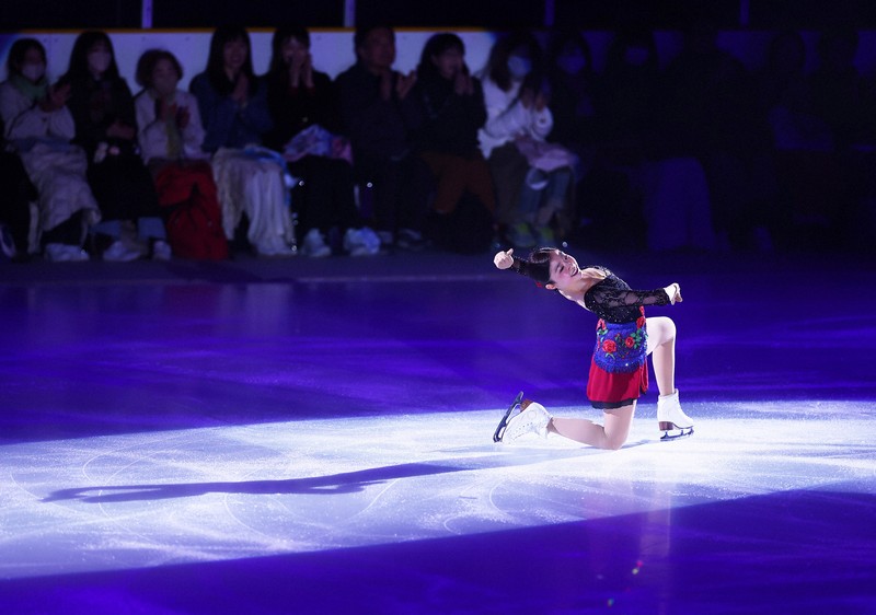 アイスショー「ブルーム・オン・アイス」で演技する千葉百音＝兵庫県尼崎市の尼崎スポーツの森で2026年5月1日、前田梨里子撮影