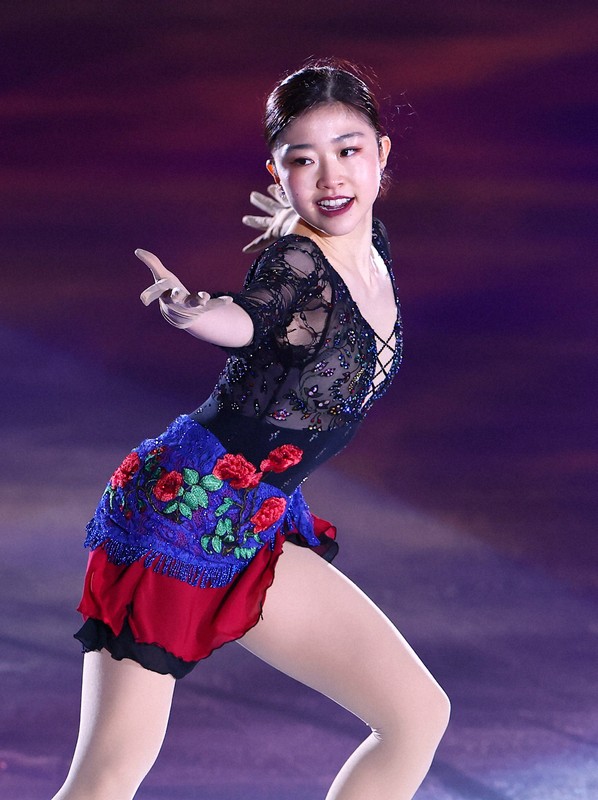 アイスショー「ブルーム・オン・アイス」で演技する千葉百音＝兵庫県尼崎市の尼崎スポーツの森で2026年5月1日、前田梨里子撮影