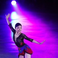 アイスショー「ブルーム・オン・アイス」で演技する千葉百音＝兵庫県尼崎市の尼崎スポーツの森で2026年5月1日、前田梨里子撮影