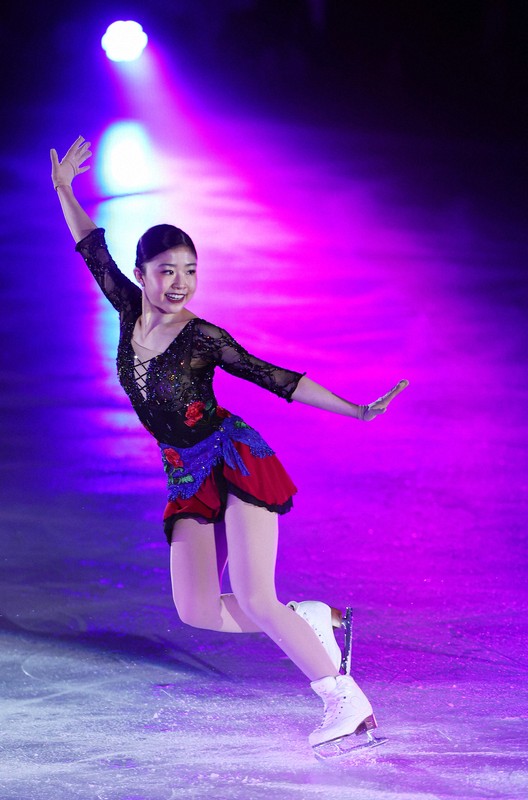 アイスショー「ブルーム・オン・アイス」で演技する千葉百音＝兵庫県尼崎市の尼崎スポーツの森で2026年5月1日、前田梨里子撮影