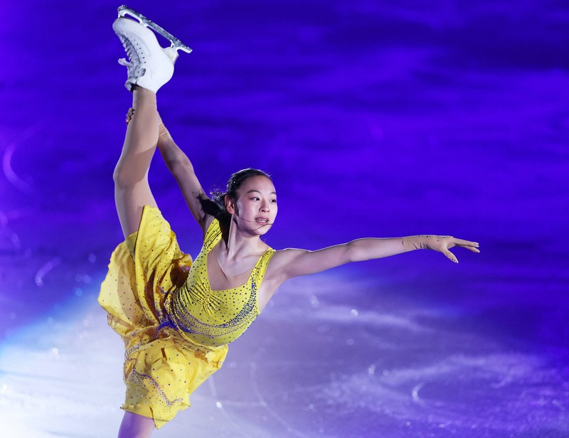 アイスショー「ブルーム・オン・アイス」で演技する岡万佑子＝兵庫県尼崎市の尼崎スポーツの森で2026年5月1日、前田梨里子撮影