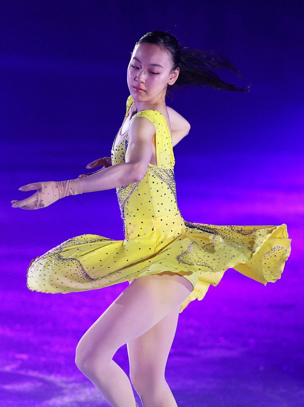 アイスショー「ブルーム・オン・アイス」で演技する岡万佑子＝兵庫県尼崎市の尼崎スポーツの森で2026年5月1日、前田梨里子撮影