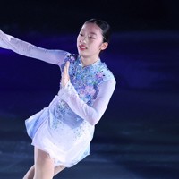 アイスショー「ブルーム・オン・アイス」で演技する岡田芽依＝兵庫県尼崎市の尼崎スポーツの森で2026年5月1日、前田梨里子撮影