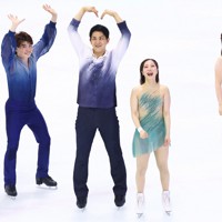 アイスショー「ブルーム・オン・アイス」を終え、笑顔を見せる三浦璃来さん（右から2人目）、木原龍一さん（中央）ら＝兵庫県尼崎市の尼崎スポーツの森で2026年5月1日、前田梨里子撮影