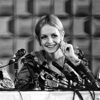 サザエさんと首相夫人にミニスカートを履かせた60年代のアイコン「ツイッギー」