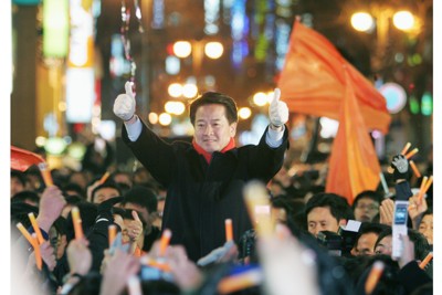 鄭東泳氏（2007年の大統領選に出馬した際の写真）＝2007年12月18日　共同通信