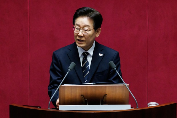 韓国政治：問題発言連発の韓国・鄭東泳統一相に李大統領が寛容な深い