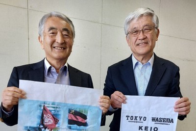参加を呼びかける諏訪稲門会の中村会長（左）と山田幹事長＝諏訪市役所で2026年2月19日午前10時48分、宮坂一則撮影
