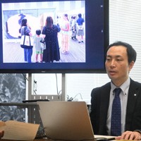 「原爆写真を伝える会」設立への思いを語る草野優介さん＝長崎市平野町で2026年4月27日午後1時3分、尾形有菜撮影