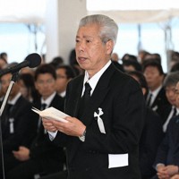 水俣病患者・遺族代表で祈りの言葉を述べる緒方正実さん＝熊本県水俣市で2026年5月1日午後2時17分、矢頭智剛撮影