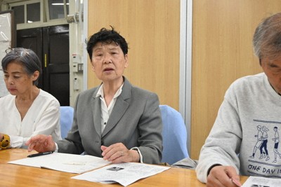奥田知志さんの講演会開催について記者会見する「希望のまち　in　みやざき」実行委員会の芥川恵子代表（中央）ら＝宮崎県庁で2026年4月24日午後1時43分、下薗和仁撮影