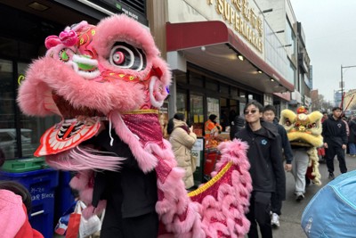 全米最大規模の「チャイナタウン」がある米東部ニューヨーク・フラッシング。2月中旬に訪れると、住民らが春節を祝っていた＝2026年2月17日