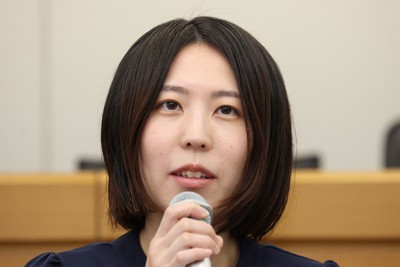 「公式戦番勝負対局規定検討委員会」の最終答申を受け記者会見する福間香奈清麗＝大阪市北区で2026年5月2日午前10時1分、西村剛撮影