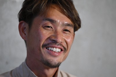 インタビューに答えるTWOLAPSの横田真人さん＝東京都世田谷区で2026年3月19日、藤井達也撮影