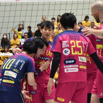 エースグレベア：まるで芸能人だけれど バレー選手を撮るカメラマンが