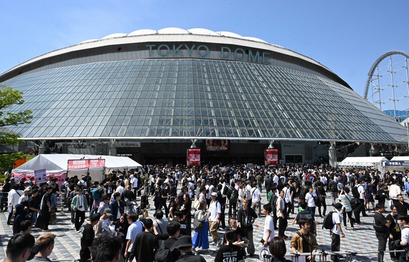 井上尚弥と中谷潤人との対戦を一目見ようと東京ドームに集まった大勢の人たち＝東京都文京区で2026年5月2日、平川義之撮影