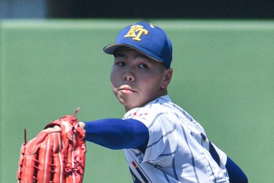 【健大高崎－高崎商大付】力投する健大高崎の先発・石垣聡志＝群馬県高崎市で2026年5月2日、新宮巳美撮影