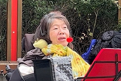 見形信子さん＝さいたま市浦和区の浦和駅前で2026年3月22日、本人提供