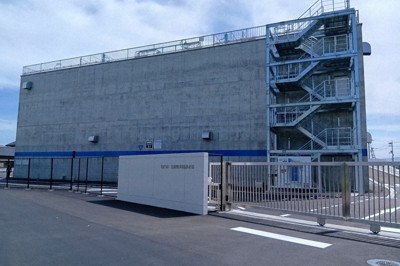 供用が始まった「鳴門市・北島町共同浄水場」＝徳島県北島町高房で2026年4月21日午後1時59分、植松晃一撮影