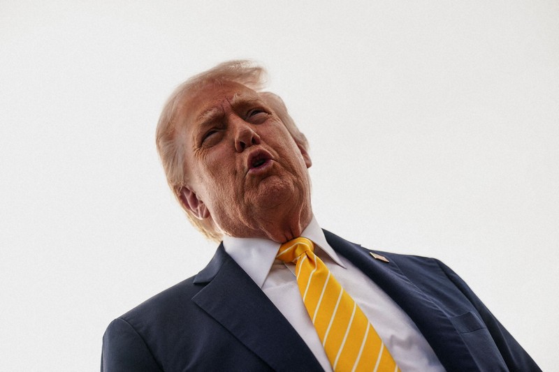 記者団の取材に応じるトランプ米大統領＝南部フロリダ州で2026年5月2日、ロイター