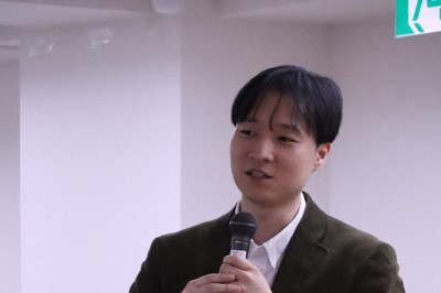 講演する山崎聡一郎さん＝文京区で2026年5月2日午後3時5分、岡礼子撮影
