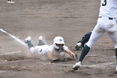 【東京学館浦安－専大松戸】九回裏専大松戸1死満塁、苅部のサヨナラ安打で生還する宮尾＝千葉市稲毛区の県総合スポーツセンター野球場で2026年5月3日、午後2時51分、中村聡也撮影
