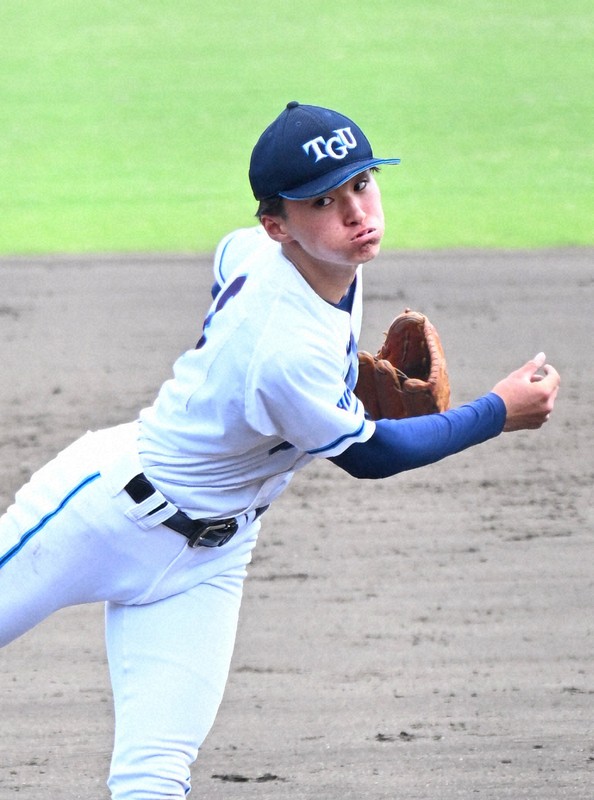 【東京学館浦安－専大松戸】専大松戸の強力打線を相手に9回まで投げきった東京学館浦安の玉川＝千葉市稲毛区の県総合スポーツセンター野球場で2026年5月3日午後2時29分、高梨晃世撮影