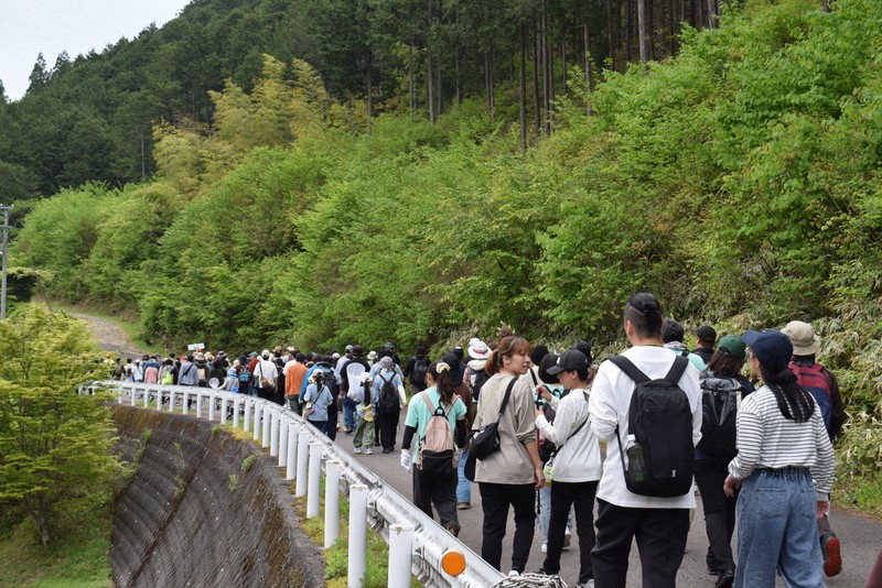 ツチノコを捜せ! 800人の懸命な捜索の結果は… 岐阜・東白川 [写真特集1