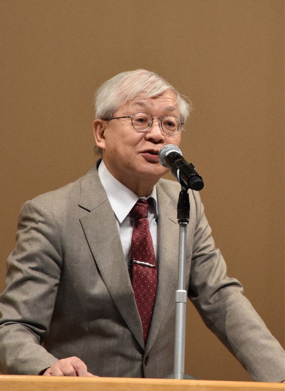 スパイ防止法について講演する小樽商科大名誉教授の荻野富士夫さん＝秋田市で2026年5月3日午後2時0分、真貝恒平撮影