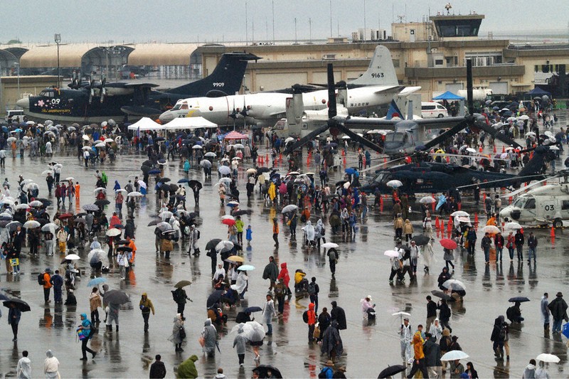 雨中の航空ショー楽しむ 米軍岩国基地 フレンドシップデー 4万5000人