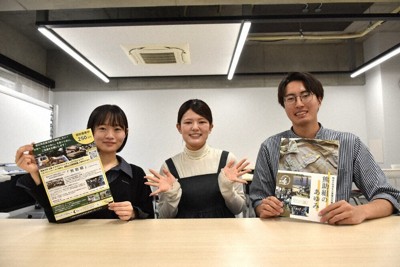 寄付を呼びかける学生団体「熊助組」の（右から）諸隈晄太朗さん、國方美月さん、石留幸奈さん＝熊本市内で2026年4月27日午前11時42分、日向米華撮影
