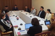 高度外国人材の採用について意見交換する秋田県内の企業関係者ら＝秋田県仙北市で2026年4月16日、工藤哲撮影