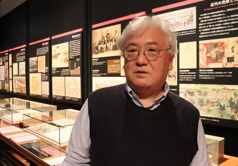 「近代」の展示リニューアルについて解説する国立歴史民俗博物館の大串潤児教授＝千葉県佐倉市で2026年4月14日午後0時46分、小林多美子撮影