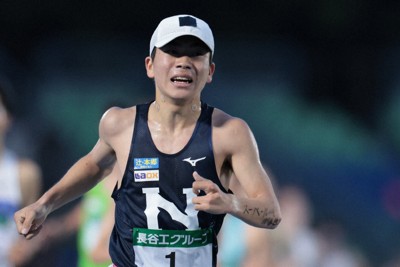 1組、力走する日大の首藤海翔＝レモンガススタジアム平塚で2026年5月4日、中川祐一撮影