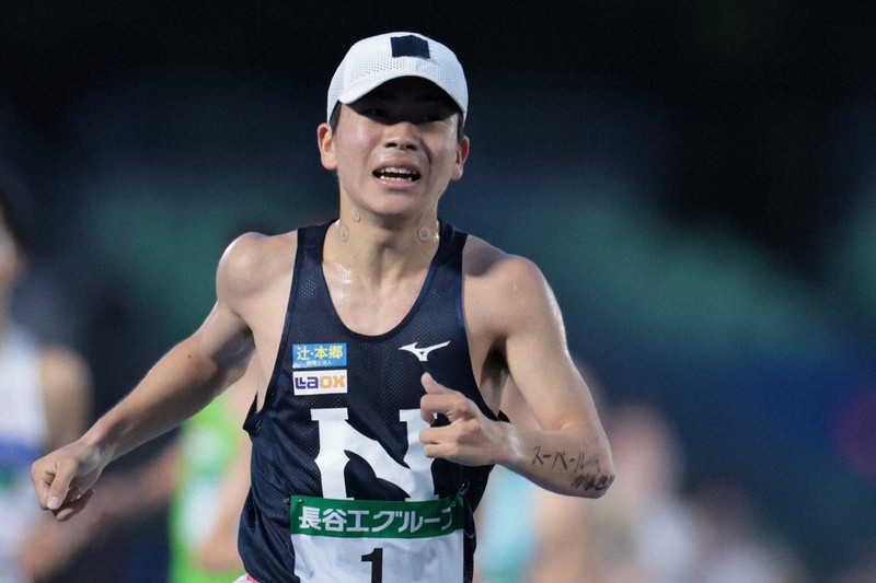 1組、力走する日大の首藤海翔＝レモンガススタジアム平塚で2026年5月4日、中川祐一撮影