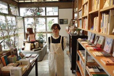 短大では栄養学を学んだ神岡紗緒さん。書店でモーニングも提供する＝埼玉県飯能市で4月27日午前9時57分、高橋昌紀撮影