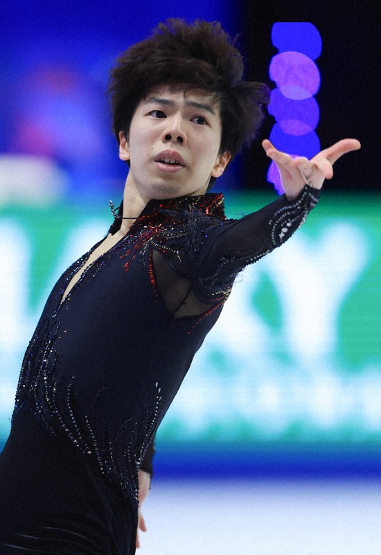男子フリーで演技する佐藤駿＝プラハ・O2アリーナで2026年3月28日、滝川大貴撮影